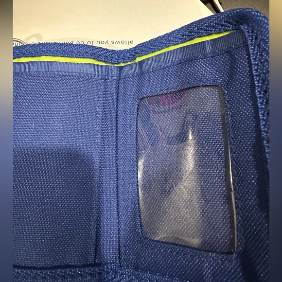 Gap trifold wallet all over graphics contrast lining skull and cross bone design - Picture 15 of 15